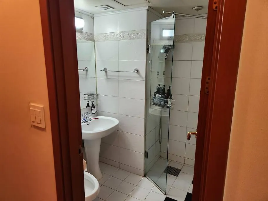 Cute And Cozy House - 5Min To Sinsa Station, 1Min To Garosugil Apartment Seoul
