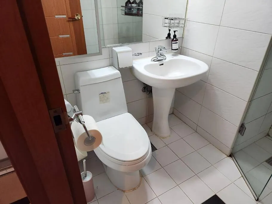 Cute And Cozy House - 5Min To Sinsa Station, 1Min To Garosugil Apartment Seoul South Korea