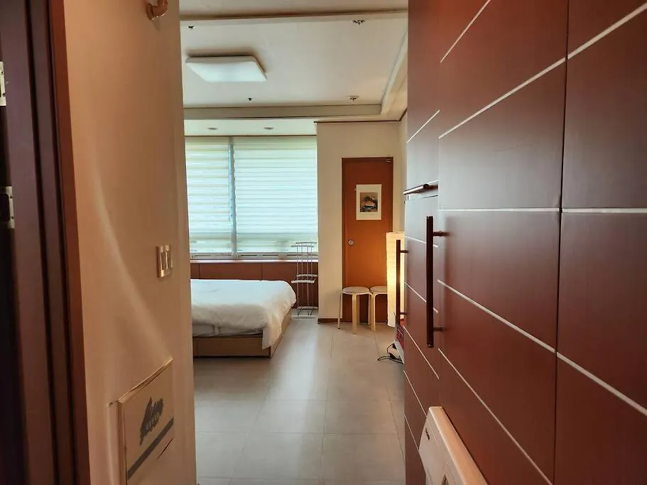 Cute And Cozy House - 5Min To Sinsa Station, 1Min To Garosugil Apartment Seoul